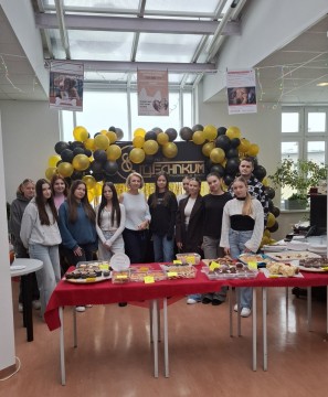 Technikum im. J. Piłsudskiego w Brzesku: Kiermasz na rzecz schroniska w Borku