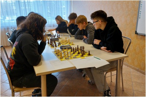 Uczniowie z Technikum im. J. Piłsudskiego w Brzesku po raz kolejny z tytułem Mistrzów Szachowych!