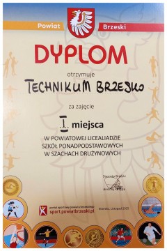 Uczniowie z Technikum im. J. Piłsudskiego w Brzesku po raz kolejny z tytułem Mistrzów Szachowych!