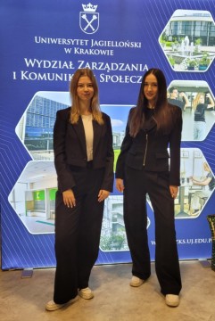 Uczennice Technikum im. J. Piłsudskiego w etapie okręgowym Olimpiady Wiedzy o Mediach