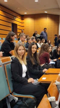 Uczennice Technikum im. J. Piłsudskiego w etapie okręgowym Olimpiady Wiedzy o Mediach