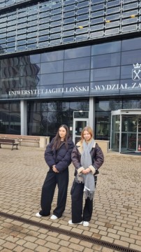 Uczennice Technikum im. J. Piłsudskiego w etapie okręgowym Olimpiady Wiedzy o Mediach