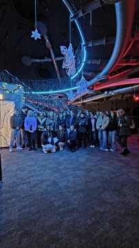 Technikum im. J. Piłsudskiego w Brzesku: Wycieczka klasy 5 RT do Krakowa i Alwerni – kamera, edukacja, akcja!