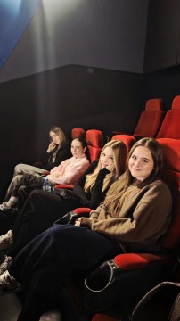 Technikum im. J. Piłsudskiego w Brzesku: Wycieczka klasy 5 RT do Krakowa i Alwerni – kamera, edukacja, akcja!