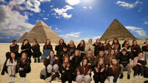 Technikum im. J. Piłsudskiego w Brzesku: Wycieczka klasy 5 RT do Krakowa i Alwerni – kamera, edukacja, akcja!