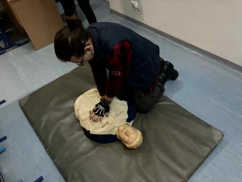 Uczniowie Technikum im. J.Piłsudskiego w Brzesku gotowi na wyjazd do Hiszpanii- pierwsza pomoc i emocje pod kontrolą