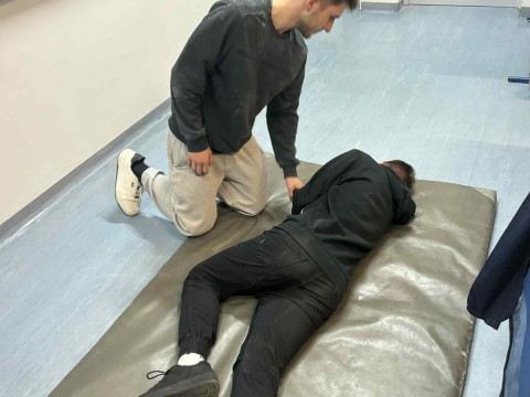 Uczniowie Technikum im. J.Piłsudskiego w Brzesku gotowi na wyjazd do Hiszpanii- pierwsza pomoc i emocje pod kontrolą