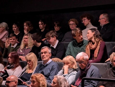 Wyjście z klasą – edukacyjna wyprawa uczniów Kopernika do Teatru STU w Krakowie!