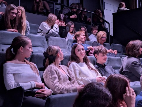 Wyjście z klasą – edukacyjna wyprawa uczniów Kopernika do Teatru STU w Krakowie!