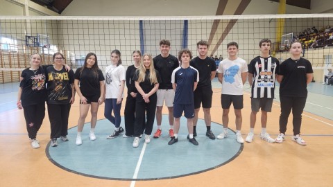 Mały chłopiec – wielka walka! Charytatywny Kiermasz Świąteczny w Technikum im. J. Piłsudskiego w Brzesku