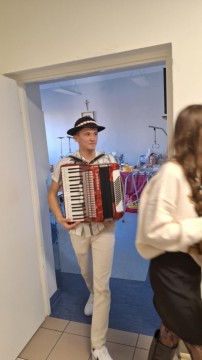 Mały chłopiec – wielka walka! Charytatywny Kiermasz Świąteczny w Technikum im. J. Piłsudskiego w Brzesku