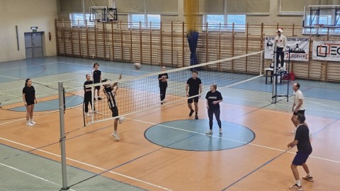 Mały chłopiec – wielka walka! Charytatywny Kiermasz Świąteczny w Technikum im. J. Piłsudskiego w Brzesku