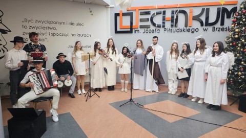 Mały chłopiec – wielka walka! Charytatywny Kiermasz Świąteczny w Technikum im. J. Piłsudskiego w Brzesku