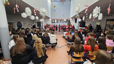 Mały chłopiec – wielka walka! Charytatywny Kiermasz Świąteczny w Technikum im. J. Piłsudskiego w Brzesku