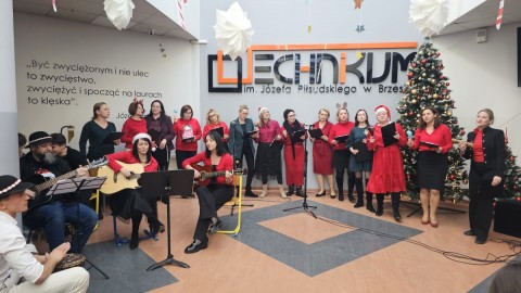 Mały chłopiec – wielka walka! Charytatywny Kiermasz Świąteczny w Technikum im. J. Piłsudskiego w Brzesku