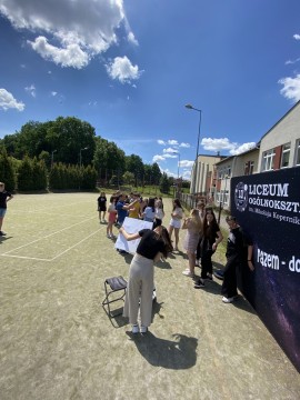 Uczniowie LO obserwowali zaćmienie słońca