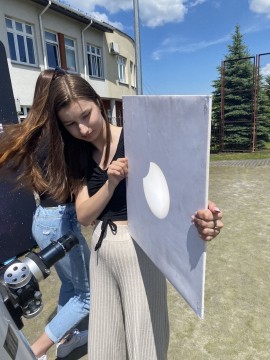 Uczniowie LO obserwowali zaćmienie słońca