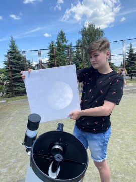 Uczniowie LO obserwowali zaćmienie słońca