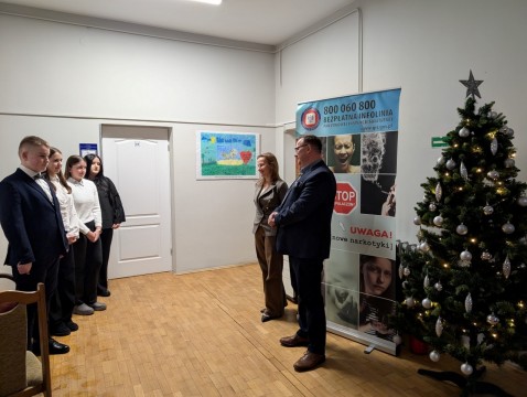 Dominacja uczennic „Kopernika” w powiatowym konkursie wiedzy o chorobach zakaźnych