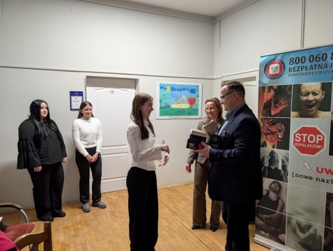 Dominacja uczennic „Kopernika” w powiatowym konkursie wiedzy o chorobach zakaźnych