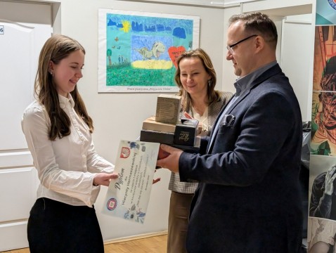 Dominacja uczennic „Kopernika” w powiatowym konkursie wiedzy o chorobach zakaźnych