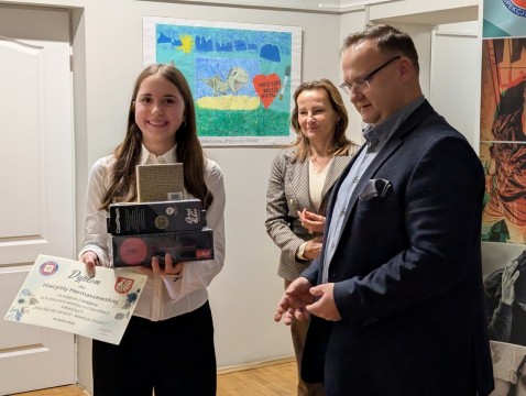 Dominacja uczennic „Kopernika” w powiatowym konkursie wiedzy o chorobach zakaźnych