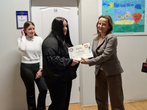 Dominacja uczennic „Kopernika” w powiatowym konkursie wiedzy o chorobach zakaźnych