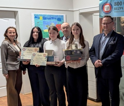 Dominacja uczennic „Kopernika” w powiatowym konkursie wiedzy o chorobach zakaźnych