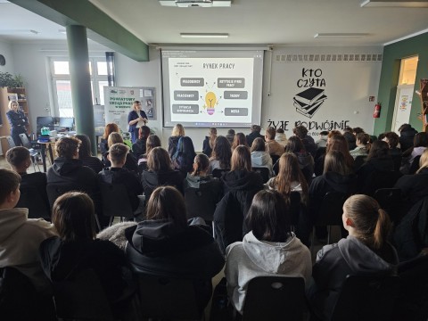 Spotkanie maturzystów z Technikum im. J. Piłsudskiego z przedstawicielami Powiatowego Urzędu Pracy w Brzesku