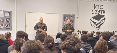 Spotkanie maturzystów z Technikum im. J. Piłsudskiego z przedstawicielami Wojskowego Centrum Rekrutacji w Tarnowie