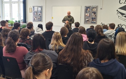 Spotkanie maturzystów z Technikum im. J. Piłsudskiego z przedstawicielami Wojskowego Centrum Rekrutacji w Tarnowie