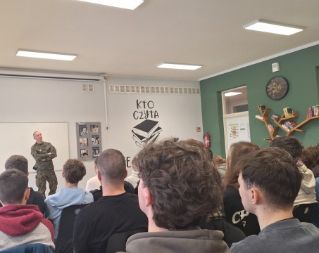 Spotkanie maturzystów z Technikum im. J. Piłsudskiego z przedstawicielami Wojskowego Centrum Rekrutacji w Tarnowie