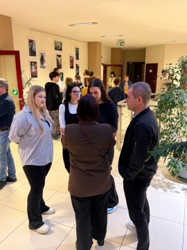 Pięć lat w jednym kadrze – wystawa fotografii uczniów z Technikum im. J.Piłsudskiego w Brzesku