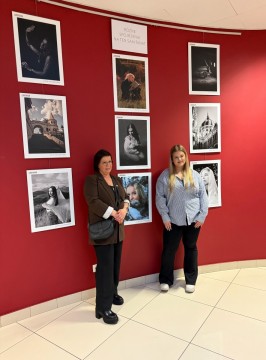 Pięć lat w jednym kadrze – wystawa fotografii uczniów z Technikum im. J.Piłsudskiego w Brzesku