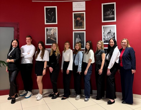 Pięć lat w jednym kadrze – wystawa fotografii uczniów z Technikum im. J.Piłsudskiego w Brzesku