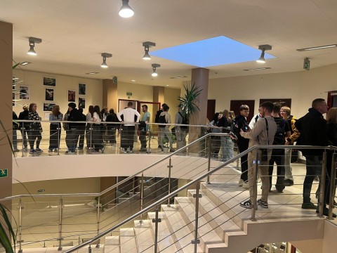 Pięć lat w jednym kadrze – wystawa fotografii uczniów z Technikum im. J.Piłsudskiego w Brzesku