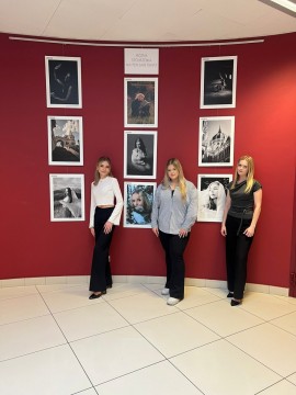 Pięć lat w jednym kadrze – wystawa fotografii uczniów z Technikum im. J.Piłsudskiego w Brzesku