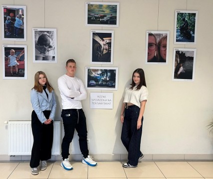 Pięć lat w jednym kadrze – wystawa fotografii uczniów z Technikum im. J.Piłsudskiego w Brzesku