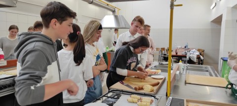 Warsztaty hotelarsko - gastronomiczne dla Ósmoklasistów na Zielonce