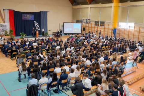 Szkoła z historią, planem i kierunkiem