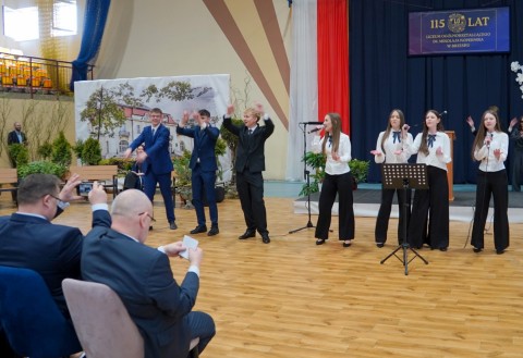 Szkoła z historią, planem i kierunkiem