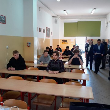 Uczniowie Zielonki w konkursie „Zdobywamy Kwalifikacje w Branży Motoryzacyjnej”