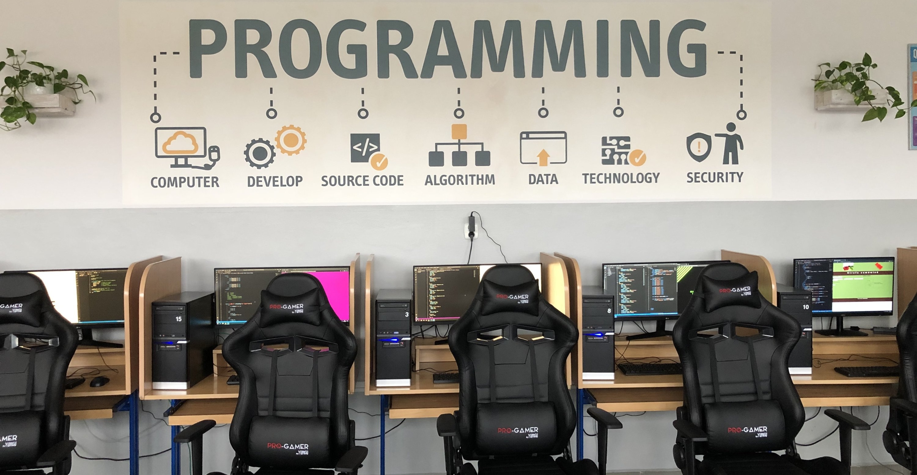 Unowocześniona pracownia programistyczna w ZSTiB w Brzesku