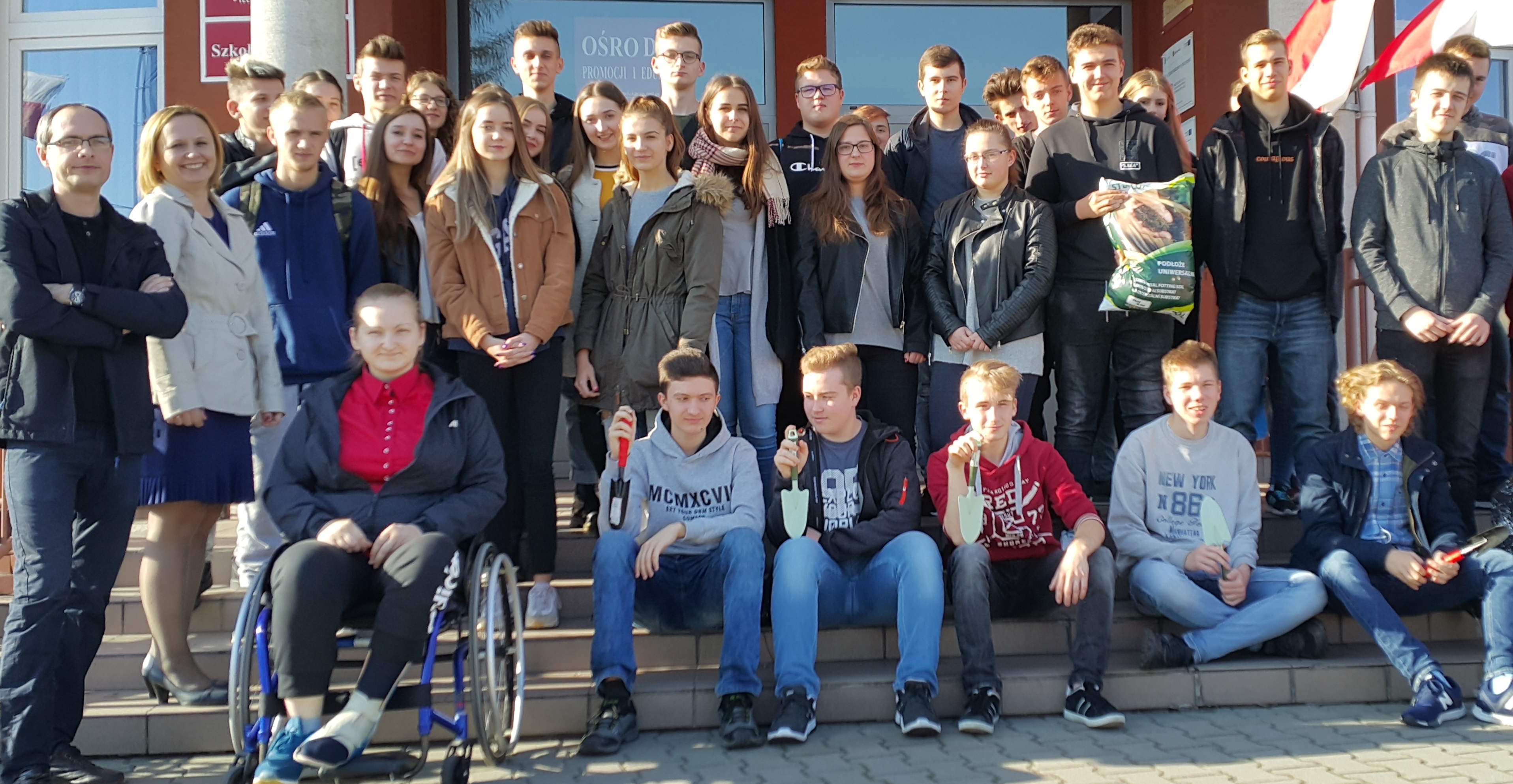 ZSP Nr 1 w Brzesku – Kwiaty dla Niepodległej