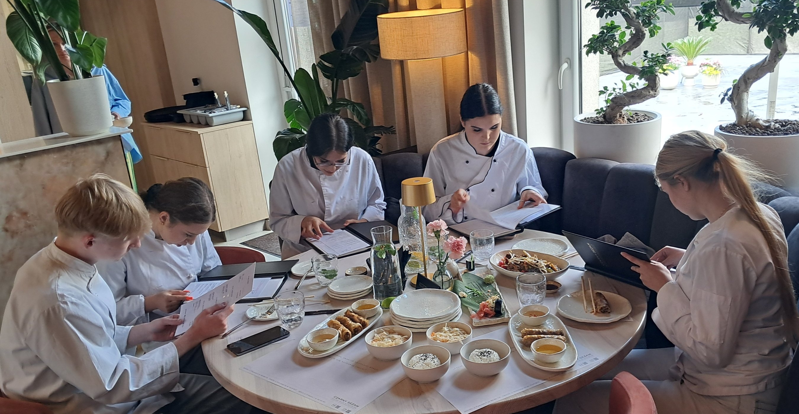 Wyjście zawodoznawcze 2bbk z Zielonki - CZARNY SEZAM restauracja orientalna