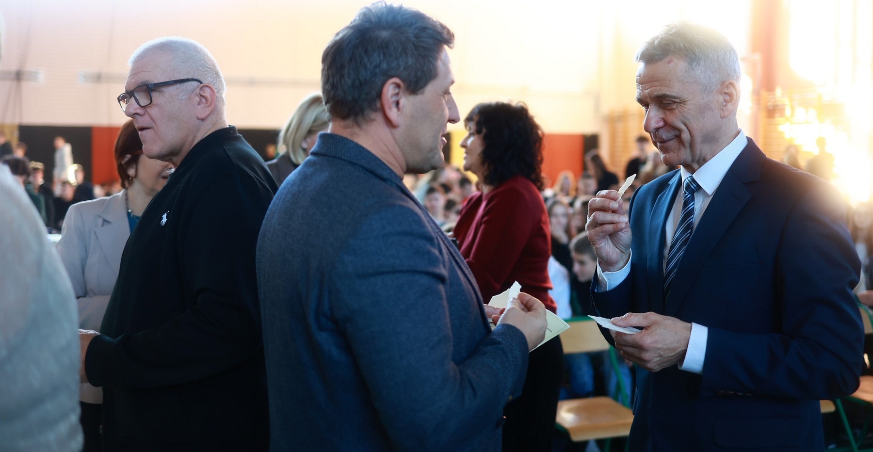 Szkolna Wigilia w ZSTiB w Brzesku - podróż w czasie, która połączyła serca