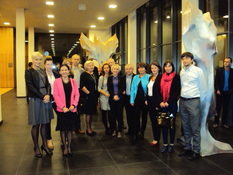 Nauczyciele ZSP nr 2 uczcili 250-lecie narodowej sceny