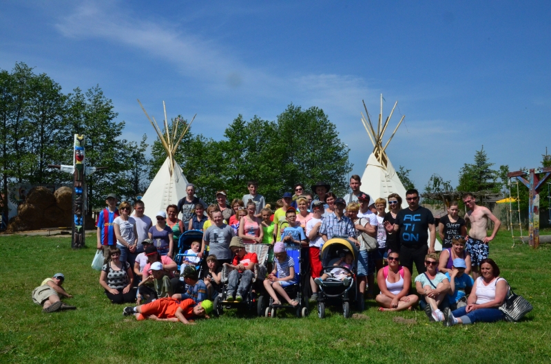 UCZNIOWIE SOSW W ZŁOTEJ  NA TURNUSIE REHABILITACYJNYM W SARBINOWIE MORSKIM