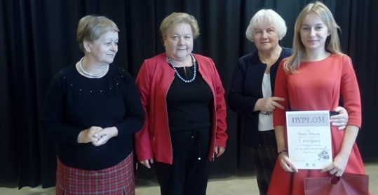 Sukces uczennicy z Zielonki w Powiatowym Turnieju Sztuki Recytatorskiej