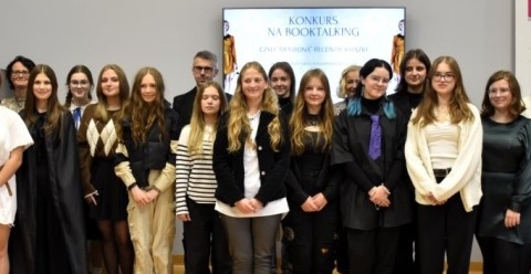 „Czytasz – więc jesteś” czyli booktalkingowe zmagania uczennic Technikum im. J.Piłsudskiego